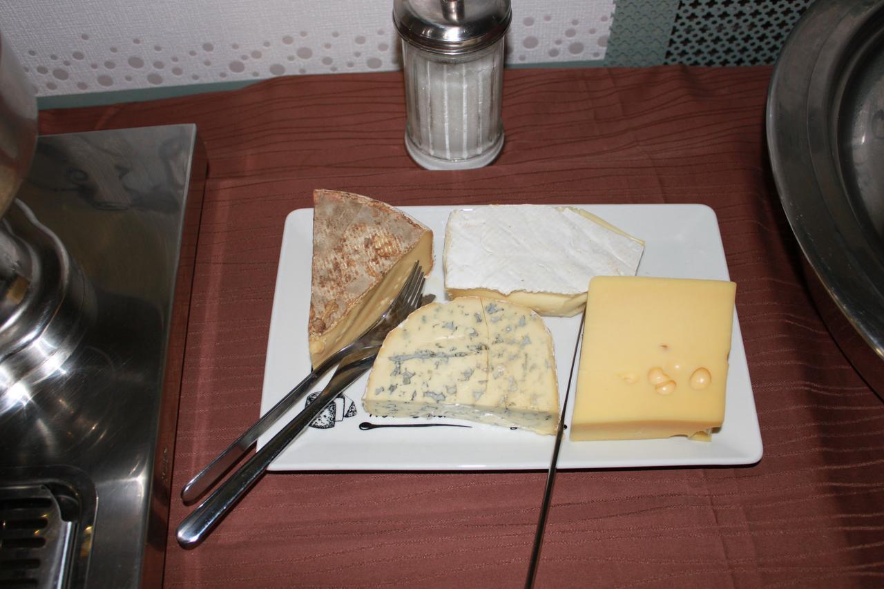 Logis Hotel Restaurant De La Dore Vertolaye 외부 사진